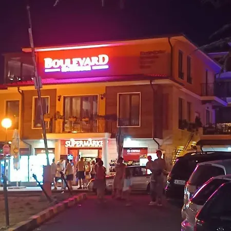 Boulevard Sea Residenz מלון סאני ביץ'